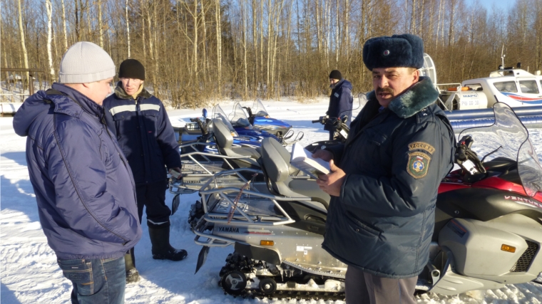 Технический осмотр снегоходов продолжается