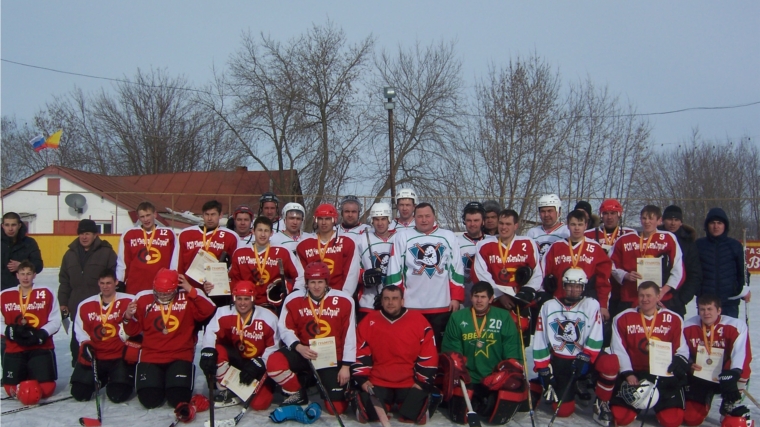 Чемпионат Канашского района по хоккею с шайбой среди взрослых команд 2015 года