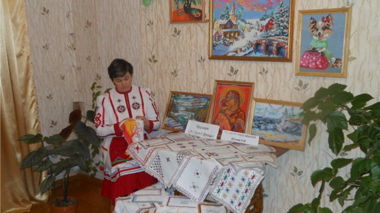 Мастерица чувашской национальной вышивки