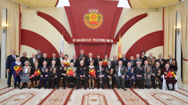 Глава Чувашии Михаил Игнатьев вручил юбилейные медали «70 лет Победы в Великой Отечественной войне 1941-1945 гг.