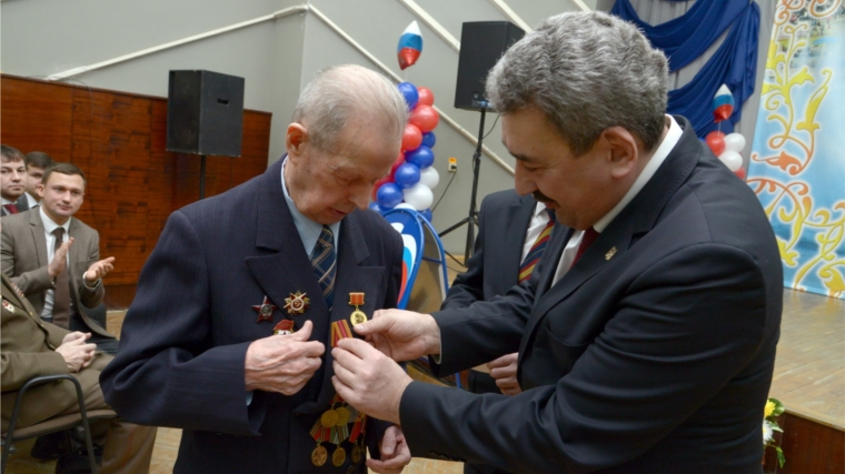 В Чебоксарах вручены первые медали &quot;70 лет Победы в Великой Отечественной войне 1941-1945 гг.&quot;