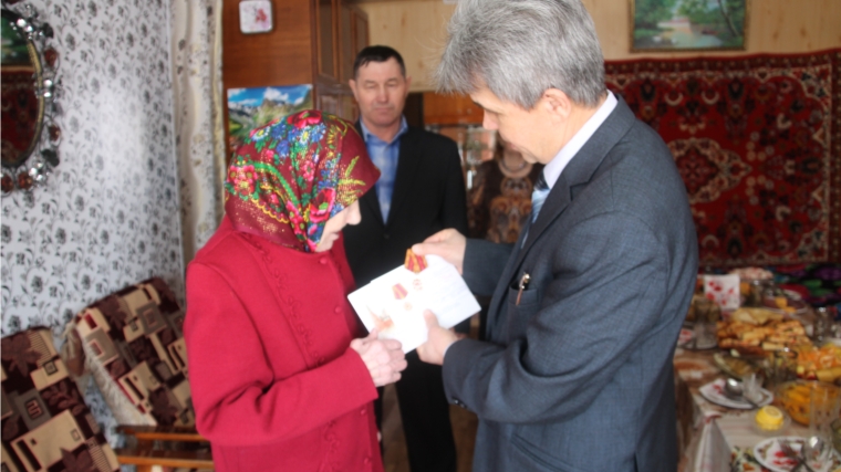 Еще одна долгожительница Шумерлинского района принимает поздравления с 90-летним юбилеем