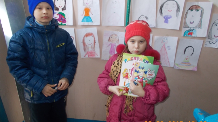 ТОС «Стрелка»: конкурс-выставка детских рисунков в подъезде «Милым мамам»