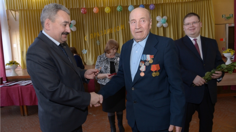 Памятные медали в честь 70-летия Дня Победы Леонид Черкесов вручил ветеранам Южного поселка