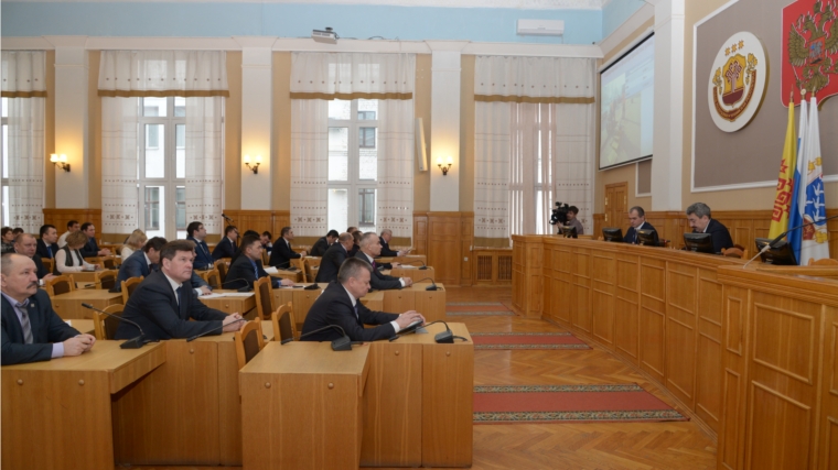Ямочный ремонт дорог, планы по цветочному оформлению города, вручение юбилейных медалей ветеранам - основные темы еженедельной планерки