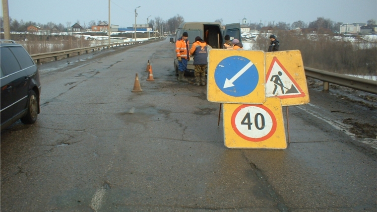 В Ядринском районе ведутся работы по ликвидации ямочности на автомобильных дорогах