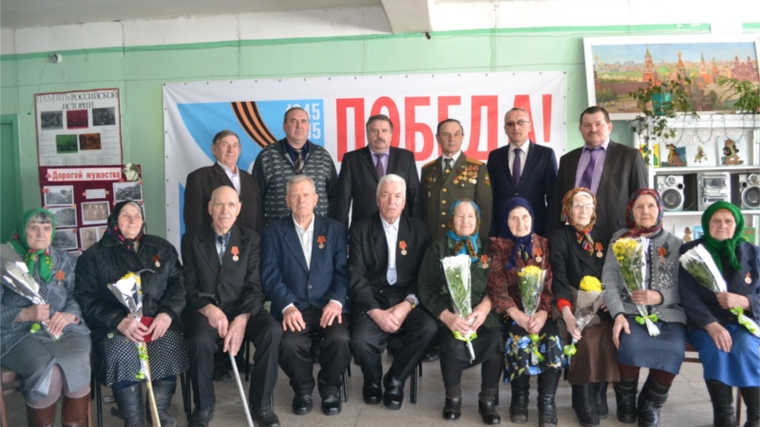 В рамках Единого информационного дня ветеранам Анастасовского и Никулинского сельских поселений вручены юбилейные медали