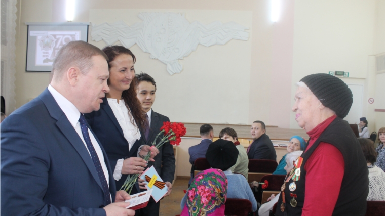 Депутат Виктор Горбунов в торжественной обстановке вручил ветеранам медали в честь 70-летия Победы