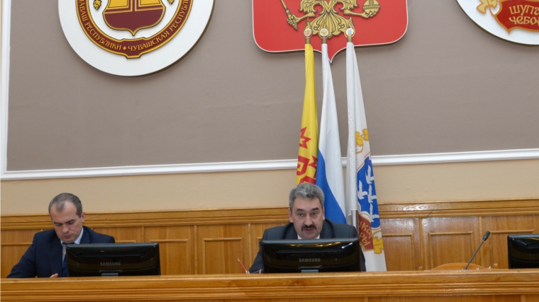 На еженедельной планерке объявлено о снижении зарплаты главы города Чебоксары и главы администрации города