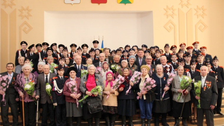 Глава администрации г. Новочебоксарск Олег Бирюков вручил юбилейные медали 27 ветеранам и труженикам тыла
