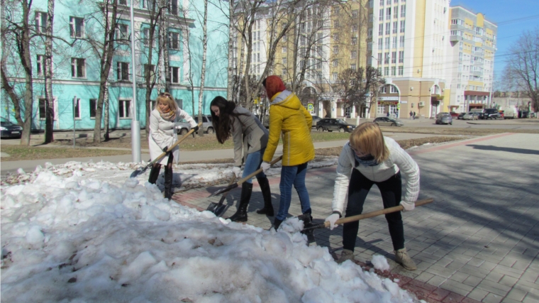 Мы за чистый город: молодежь Ленинского района г. Чебоксары провела первые экологические субботники