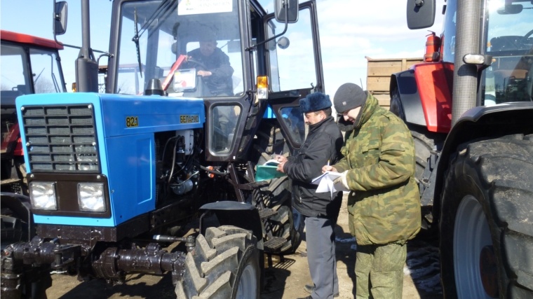 Комиссия по проверке готовности сельхозпредприятий к проведению весенних полевых работ посетила СХК «Атлашевский» и отделение «Герой» ЗАО «Агрофирма «Ольдеевская»