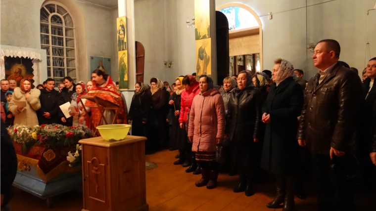 Глава администрации Красночетайского района Александр Башкиров принял участие в пасхальном богослужении