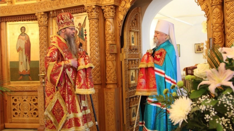 _Митрополит Чебоксарский и Чувашский Варнава провел богослужения в монастырях города Алатыря