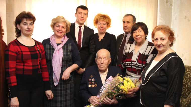 В городе Новочебоксарске продолжаются вручения юбилейных медалей ветеранам Великой Отечественной войны, вдовам и труженикам тыла