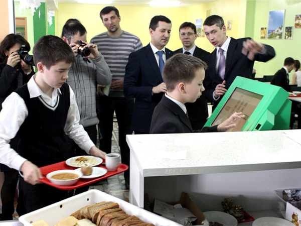 Сделайте кассиру ручкой!