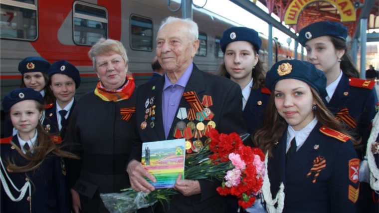 На Парад Победы в Москву ветерана из Чувашии Ивана Торина проводили кадеты
