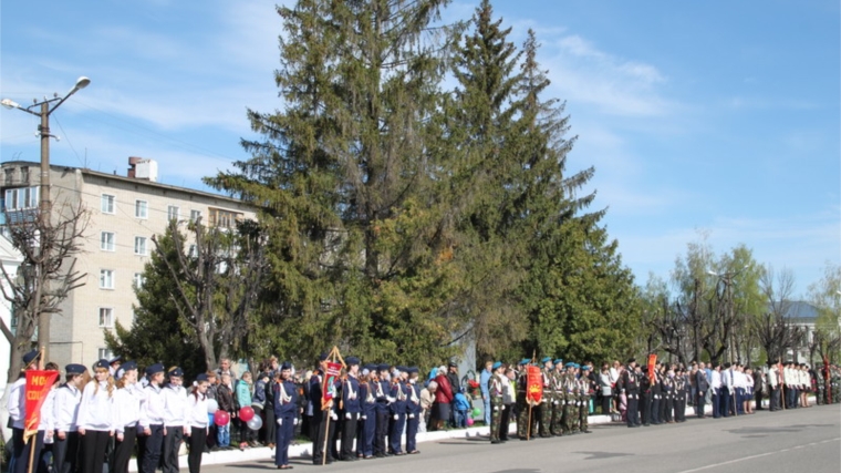 Парад юнармейцев открыл в Алатыре торжества, посвященные 70-й годовщине Победы в Великой Отечественной войне
