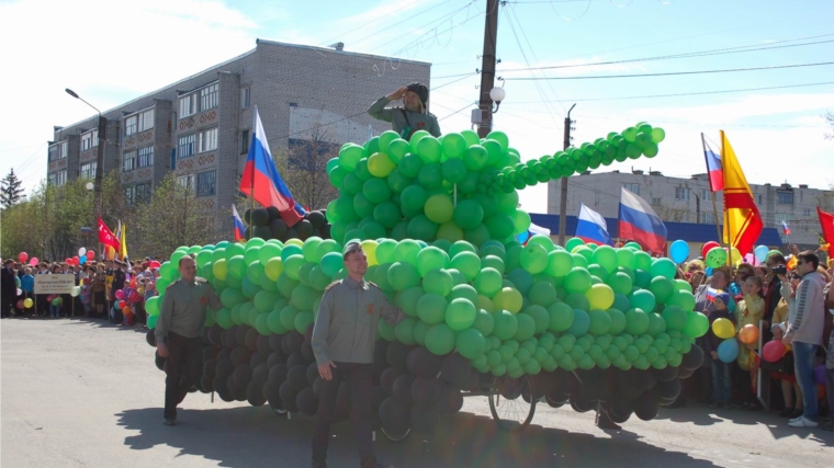 На параде в честь Дня Победы в п. Вурнары участвовал танк Т-34