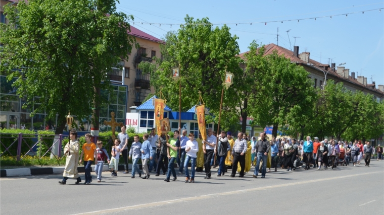 День славянской письменности и культуры в Шумерле отметили крестным ходом