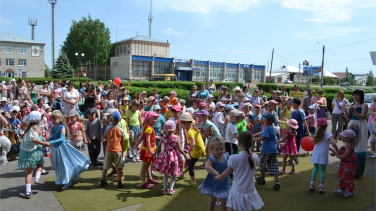 Международный день защиты детей и первый день лета вылились в большой праздник «За счастливое детство»