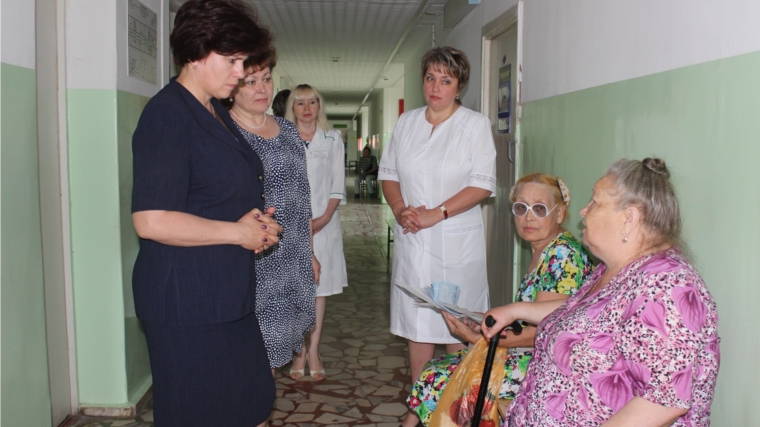 Город Канаш с рабочим визитом посетила министр Алла Самойлова