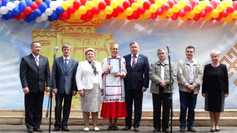 На празднике песни, труда и спорта «Акатуй» вручены награды от депутатов Государственного Совета Чувашской Республики