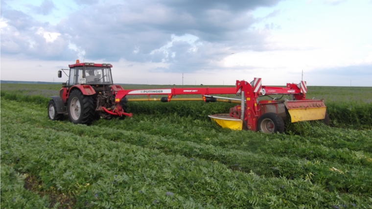 Сельхозпредприятия Чебоксарского района пополнили автопарк 12 единицами новой техники на 52 миллиона рублей