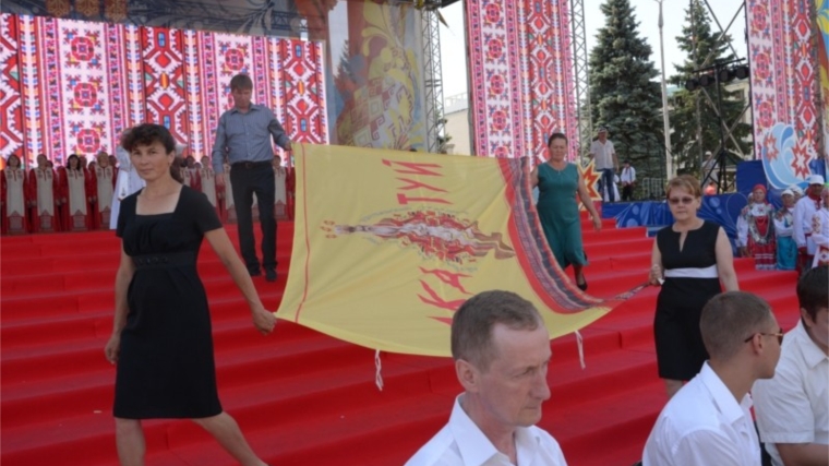 Лучшие доярки Ядринского района в День Республики удостоены чести поднять флаг Всечувашского праздника «Акатуй»