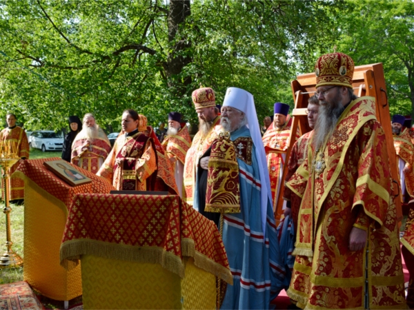 Божественная литургия в по селке Первомайский