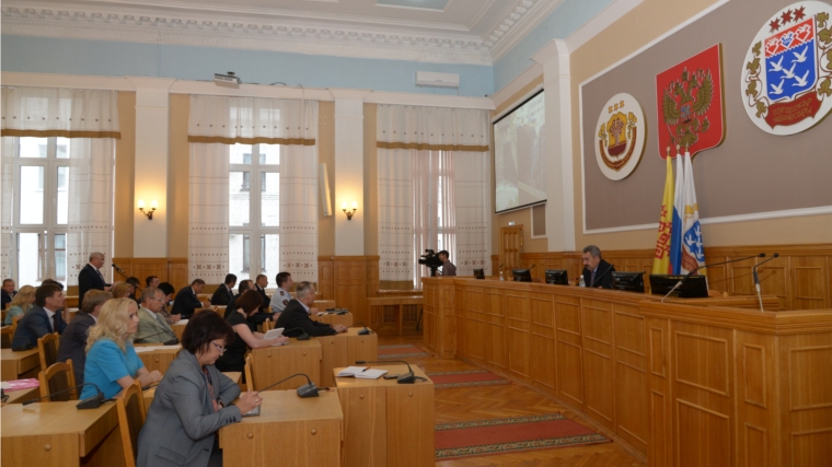 На еженедельной планерке - об итогах исполнения бюджета города, о подготовке объектов ЖКХ к осенне-зимнему периоду, о безопасности на городских пляжах