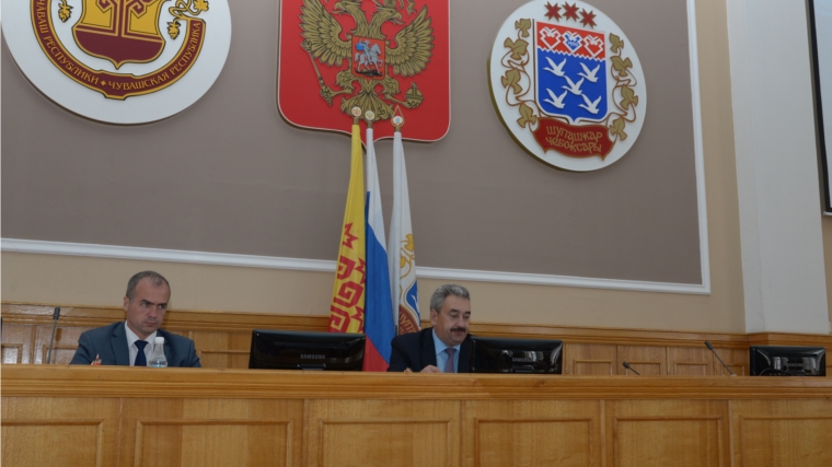 На планерке обсуждены вопросы взыскания налоговой задолженности в бюджет города, переселения граждан из аварийного жилфонда, подготовка школ к новому учебному году