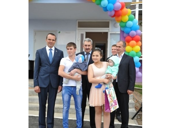 В Чебоксарах ключи от квартир получили 15 детей-сирот (ИА "Мангазея")