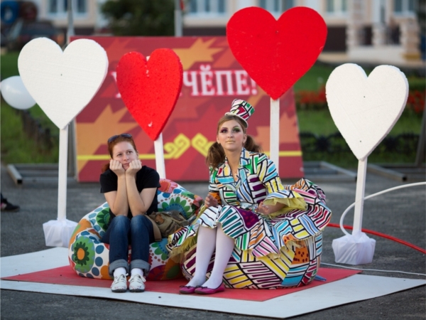 Людей посмотреть и себя показать