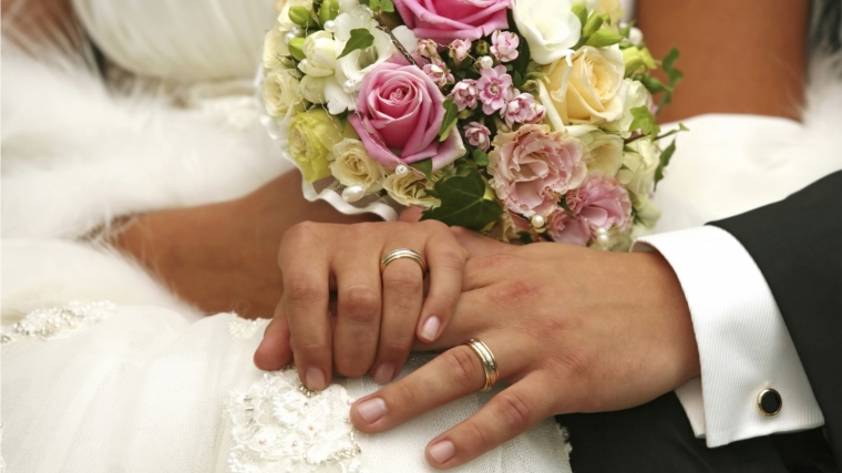 В дни празднования Дня города во Дворце бракосочетаний города Канаш зарегистрировались 19 влюбленных пар