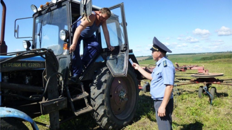 Заместитель начальника Гостехнадзора Чувашии Е.В. Еландаев принял участие в рейде по Ядринскому району