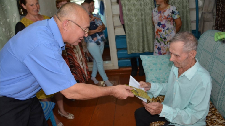 Поздравления с 90-летием принимал Степанов Сергей Степанович из с. Янгорчино