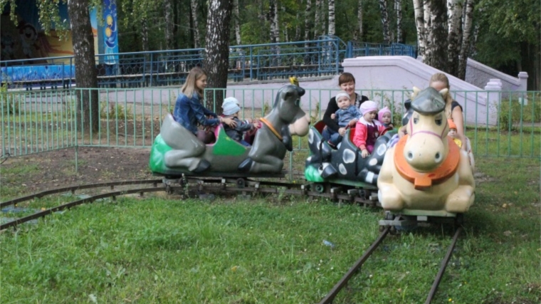 Подопечные дома ребенка «Малютка» побывали в детском парке им.Николаева
