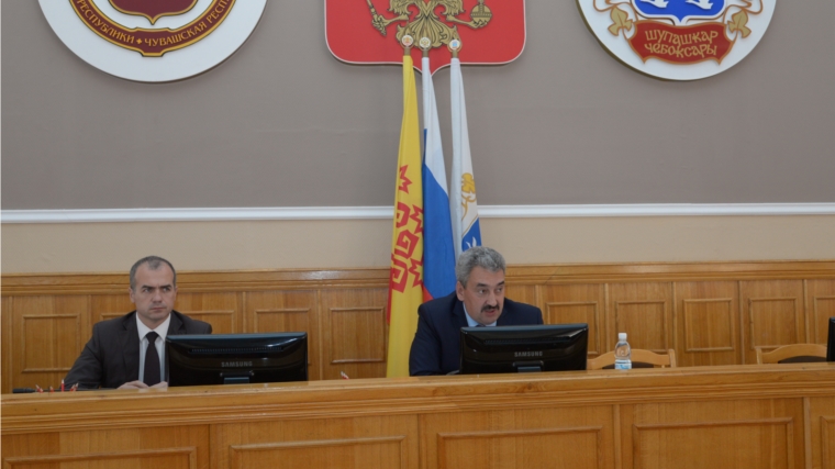 Вопросы капремонта домов, реконструкции сетей наружного освещения и профилактики безопасности на дорогах в начале нового учебного года – темы еженедельной планерки