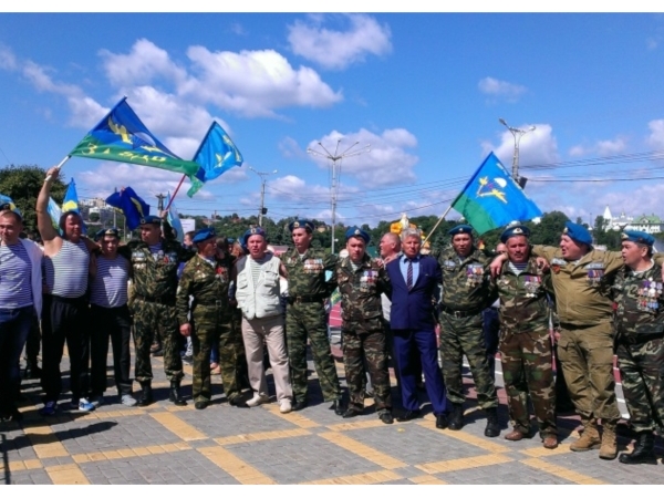 В Чебоксарах отпраздновали День воздушно-десантных войск ("Чебоксары.ру")