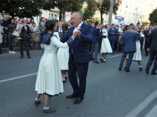 «Творческий бульвар» танцевал и пел