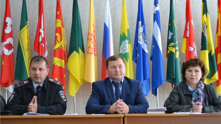 Глава администрации Канашского района В. Софронов: «Законы надо соблюдать, не нарушать…»
