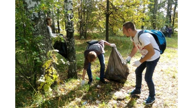 За чистоту любимого города: молодежь Ленинского района -активные участники экологических субботников