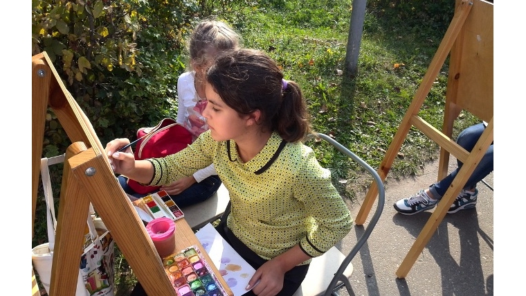 «Я рисую Шумерлю!»: в день рождения города состоялся пленэр юных художников, проведенный воспитанниками и преподавателями Детской школы искусств №1