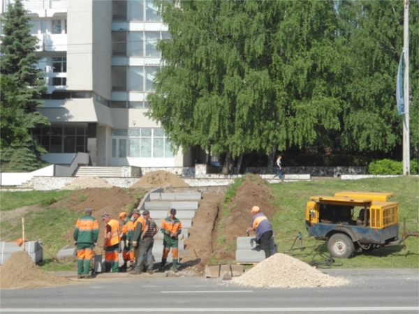 Пешеходам лужи больше не страшны: в 2015 году в Чебоксарах построено 4 новых тротуара, еще 10 были капитально отремонтированы