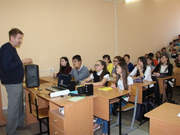 Школьники в вузе