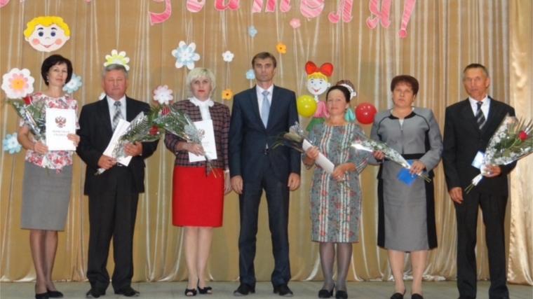 В Комсомольском районе чествовали педагогов