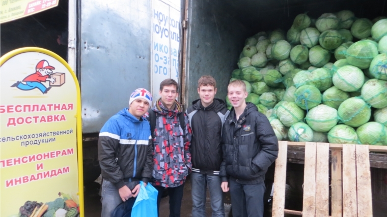 Молодежная акция «Добро и уважение с доставкой на дом»: волонтеры Ленинского района доставили сельхозпродукты 366 пожилым людям