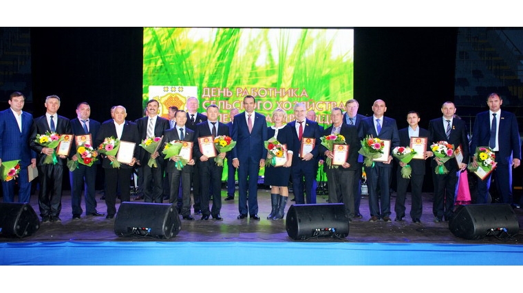 Михаил Игнатьев поздравил аграриев республики с Днем работника сельского хозяйства и перерабатывающей промышленности