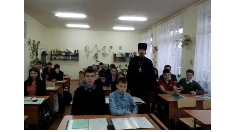 Беседа священника со студентами Канашского Педагогического колледжа